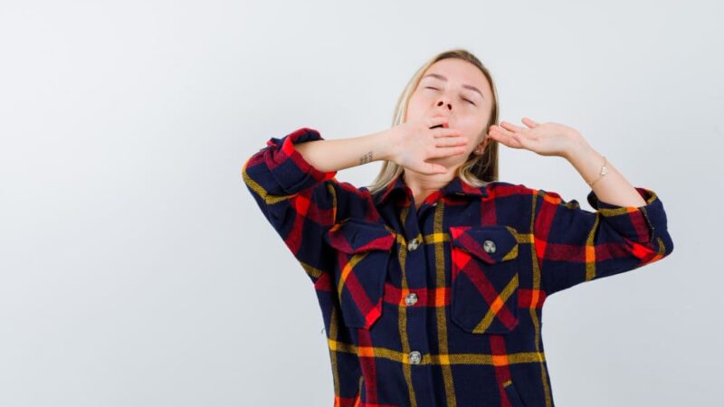 Ont i örat när jag sover på det – orsaker och lindring