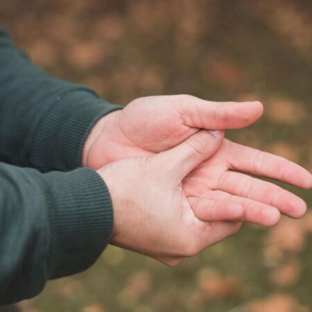 Smärta i tummen – Vad orsakar detta smärta?