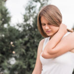 smärta skulderblad nacke